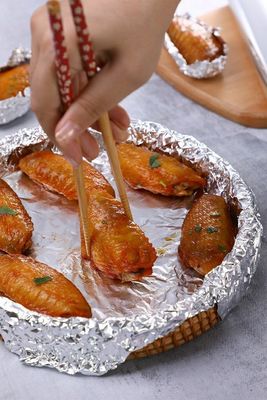 Rollo di foglio d'alluminio in argento di larghezza personalizzata per imballaggi alimentari in cucina pesante