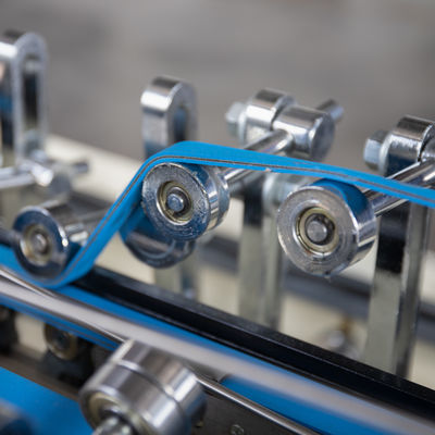 Innovativa macchina di cucitura automatica per scatole di cartone pieghevole e collante per scatole di foglio di alluminio