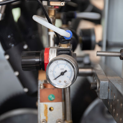 Macchina automatica di ripiegatore di rotoli di carta di silicone per carta da forno di carta di alluminio per rotoli di foglio di alluminio 4-