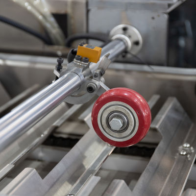 Macchina per la cartonatura di pellicole e fogli d'alluminio per imballaggi di 3200*1350*1600 mm