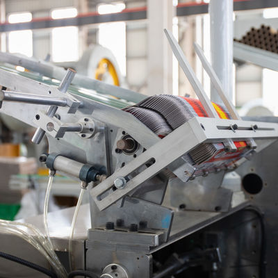 Macchina per la cartonatura di pellicole e fogli d'alluminio per imballaggi di 3200*1350*1600 mm