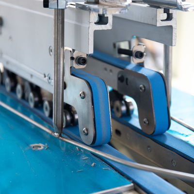 Macchina di incollaggio a scatola di carta pieghevole automatica da 2,2 kW per le esigenze del cliente
