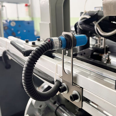 Macchina automatica per il rimbocco di fogli di alluminio a piccoli rotoli con freno a polvere magnetica 25N.m.