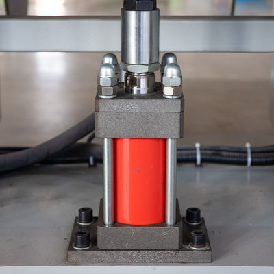 Prodotto professionale Semi-automatico Saw Blade Press Machine 2130*1480*1180mm in Dimensione