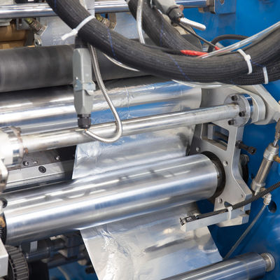 Macchina ribobinatrice da 2500 kg a 6 mandrini per pellicola trasparente in carta siliconata, foglio di alluminio per alimenti