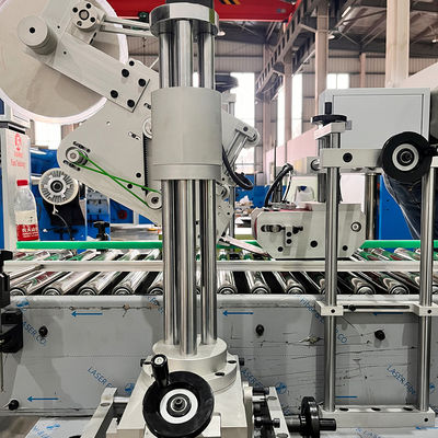1700 KG macchina automatica per il rimbocco della carta da forno in silicone con rimboccatore di foglio di alluminio